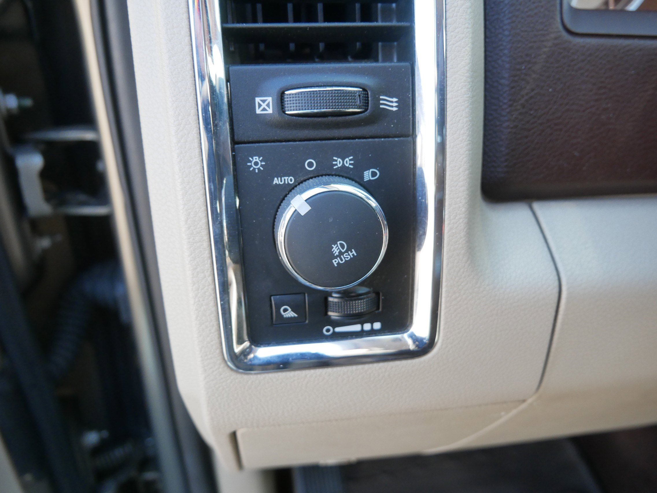 Used 2014 RAM 1500 Laramie Longhorn w/ Convenience Group image 24