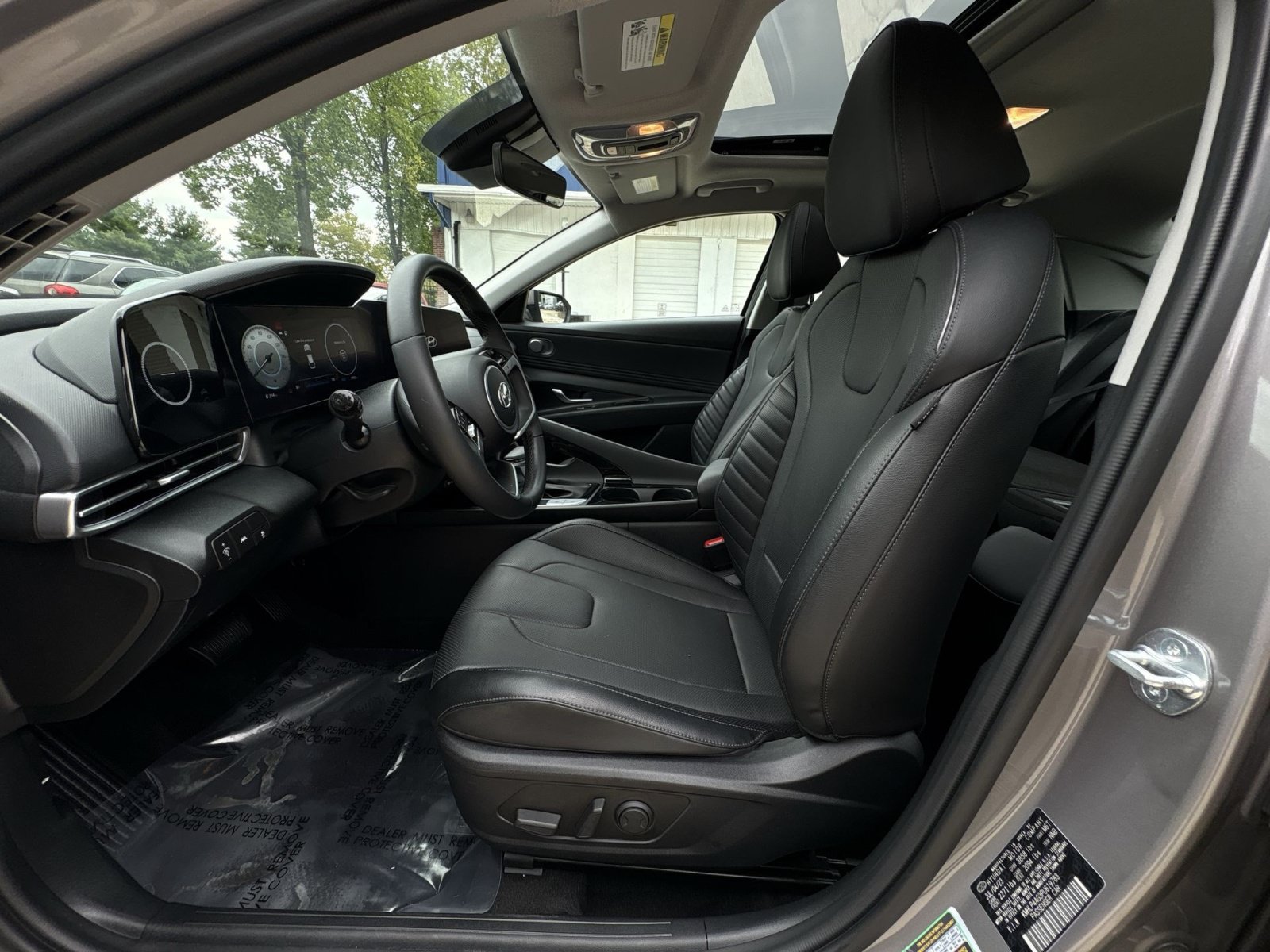 Used 2023 Hyundai Elantra Limited w/ Cargo Package FWD image 17