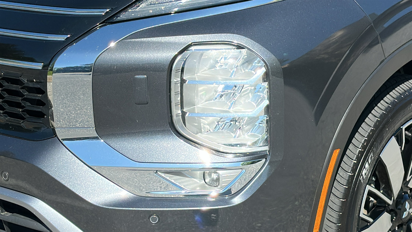 Used 2025 Mitsubishi Outlander SE AWD/4WD image 5