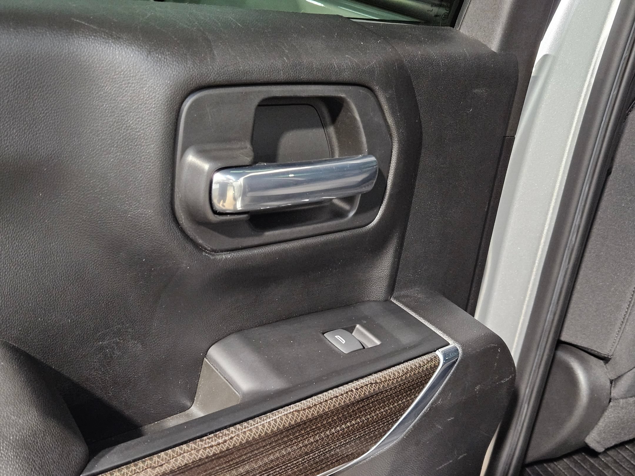 Used 2022 Chevrolet Silverado 1500 LT AWD/4WD image 33