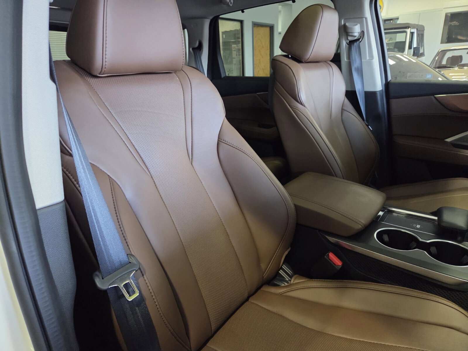 Used 2024 Acura MDX SH-AWD w/ Technology Package image 28