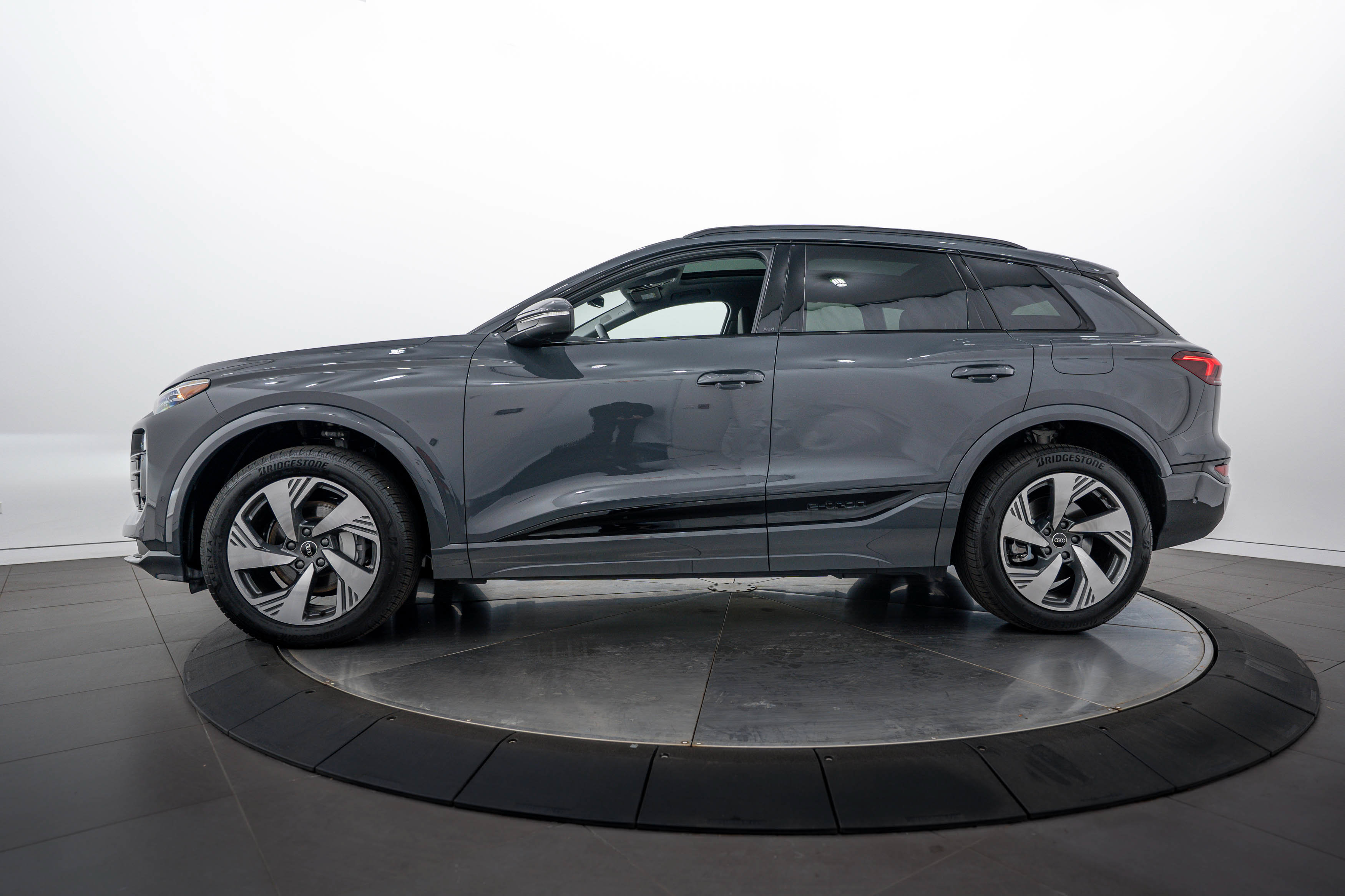 Certified 2025 Audi Q6 e-tron Premium Plus w/ Premium Plus AWD/4WD image 3