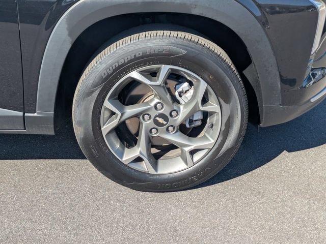 Used 2025 Chevrolet Trax LT w/ LT Convenience Package FWD image 11