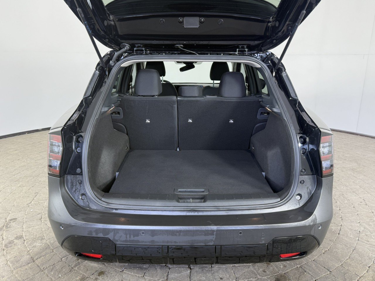 Used 2026 Nissan Kicks SV w/ Cold Weather Package FWD image 7