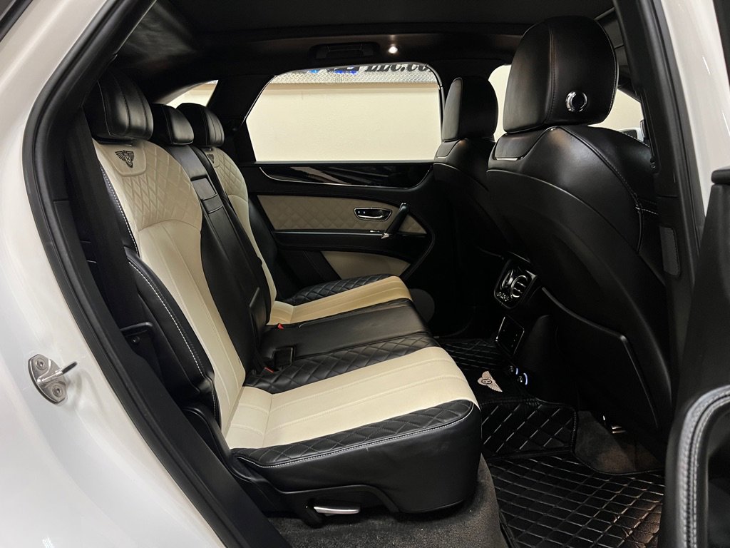 Used 2019 Bentley Bentayga image 51