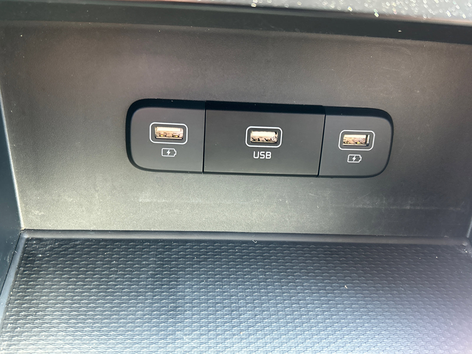 Used 2024 Kia Carnival LX FWD image 20