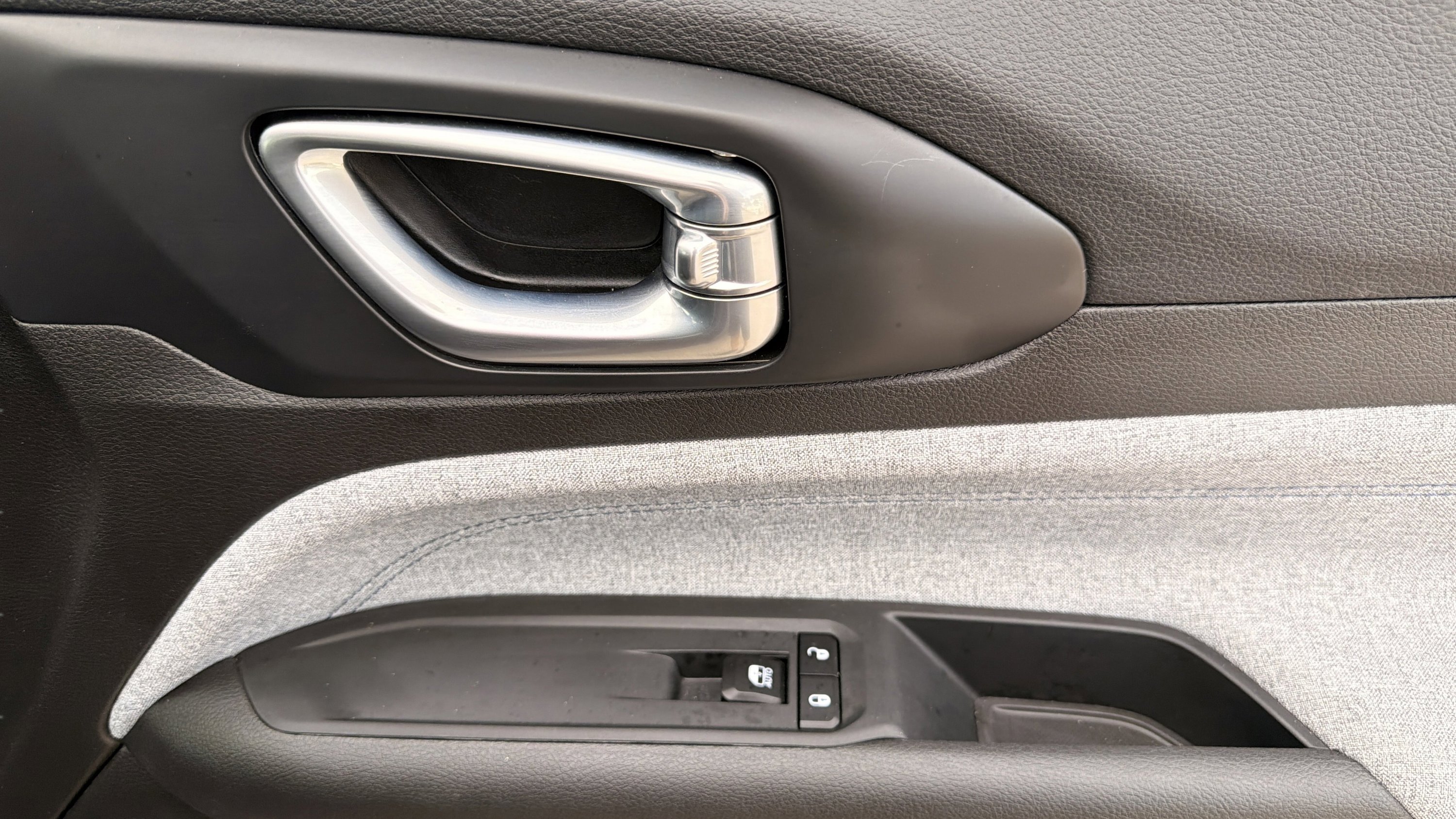 Used 2024 Jeep Compass Latitude image 41