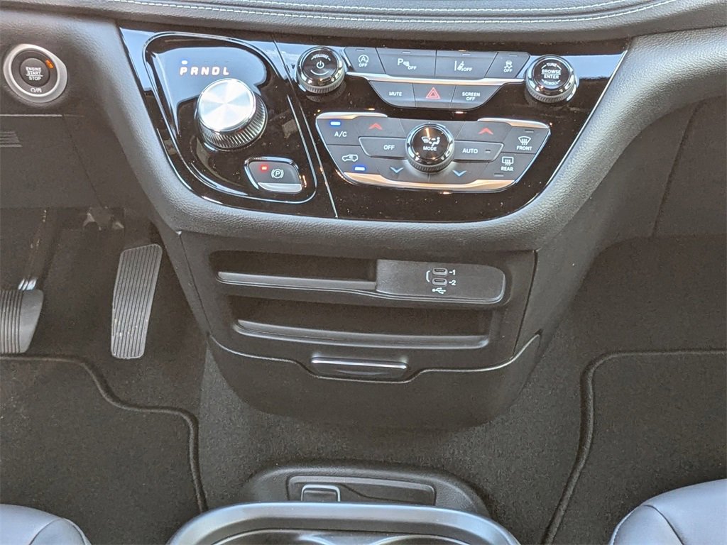 New 2026 Chrysler Pacifica Select image 21