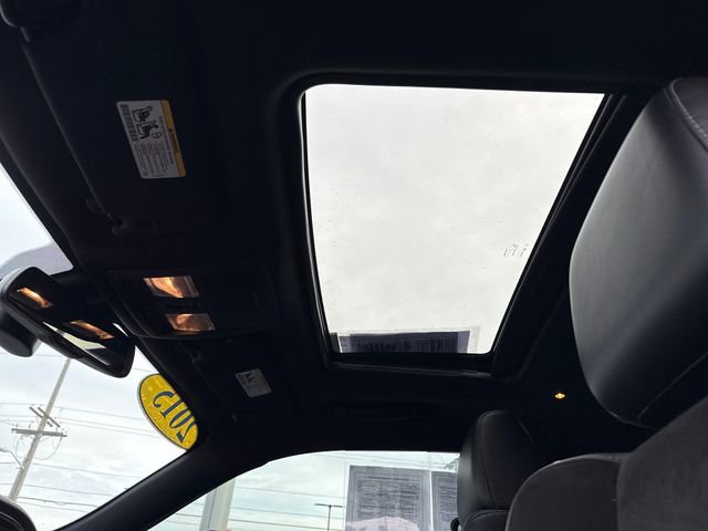 Used 2015 Dodge Challenger R/T Plus image 28