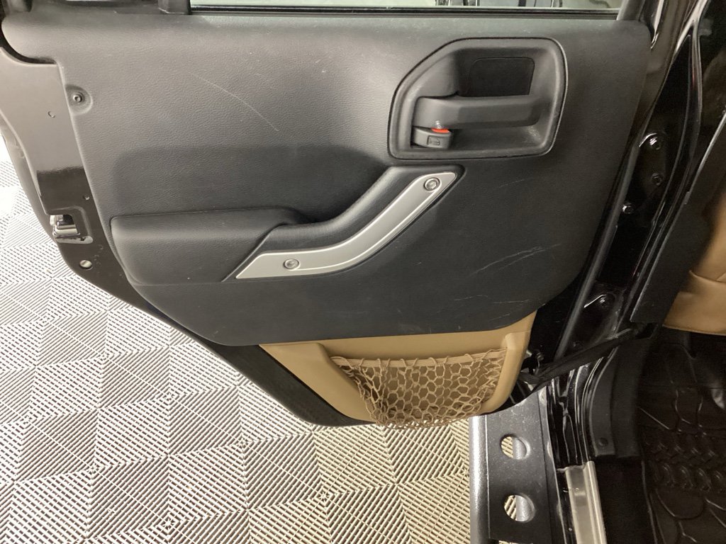 Used 2015 Jeep Wrangler Unlimited Rubicon w/ Dual Top Group AWD/4WD image 13