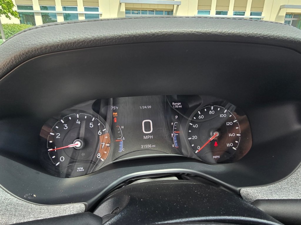 Used 2025 Jeep Compass Latitude w/ Sun & Sound Group AWD/4WD image 21