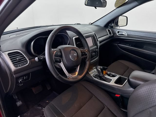 Used 2018 Jeep Grand Cherokee Laredo AWD/4WD image 9
