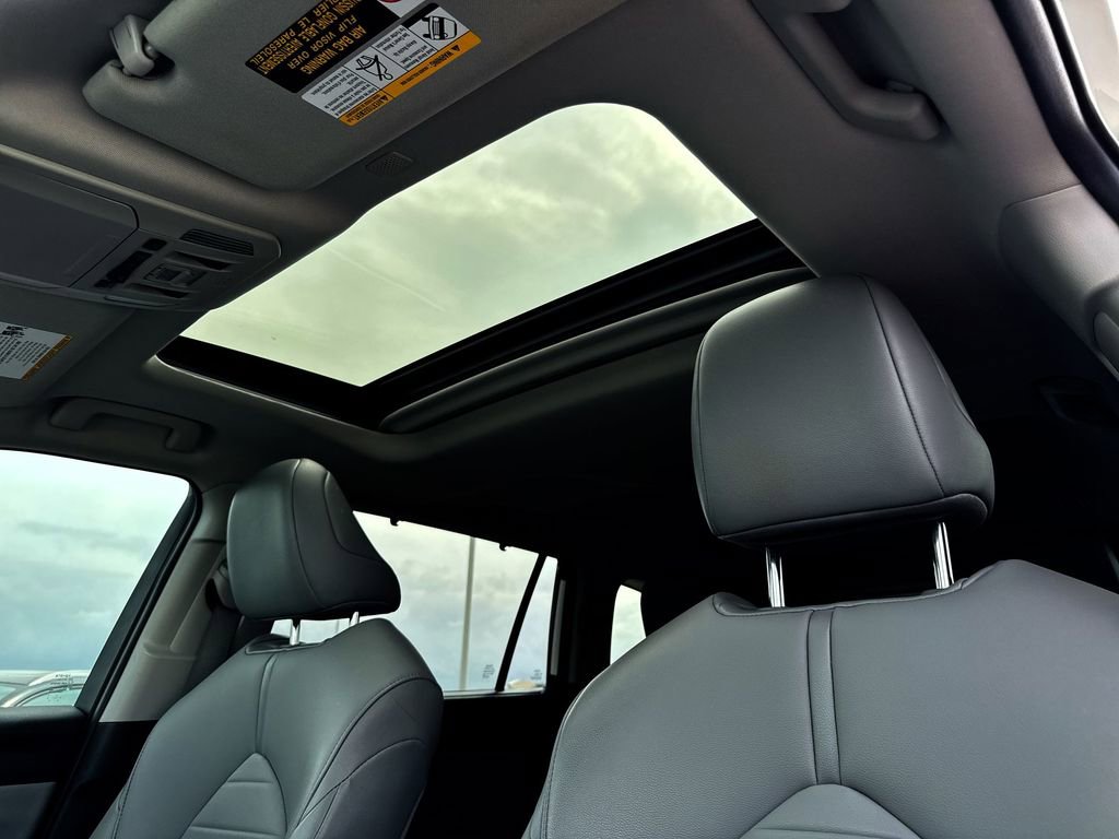 Used 2021 Toyota Highlander XLE FWD image 21