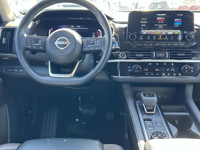 Used 2024 Nissan Pathfinder Platinum image 24