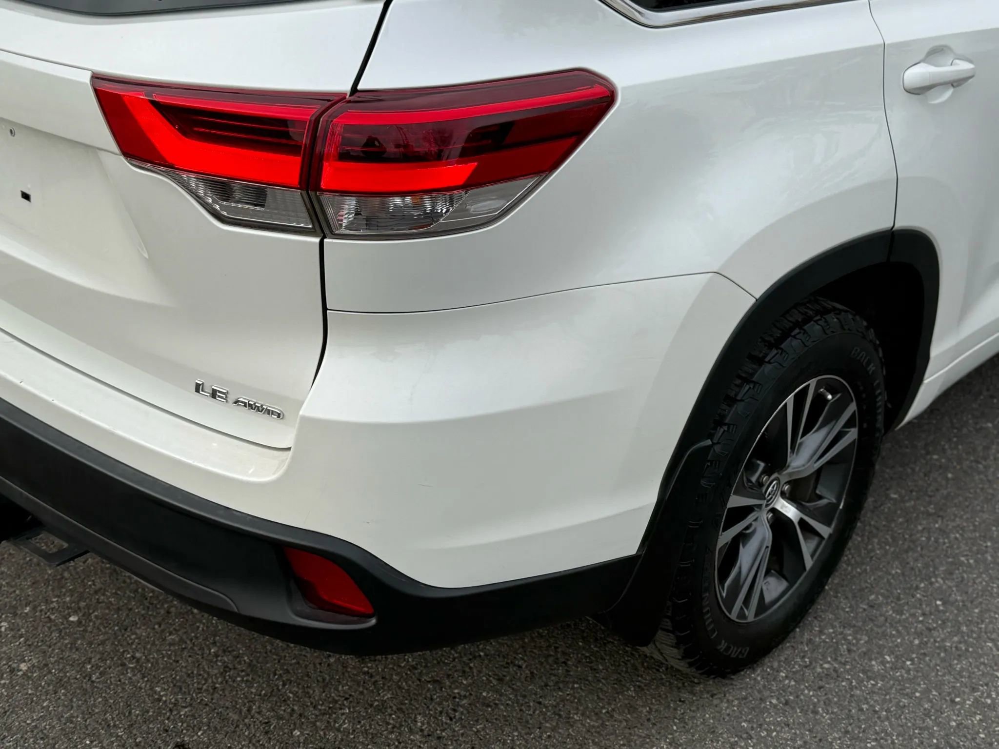 Used 2018 Toyota Highlander Plus AWD/4WD image 27