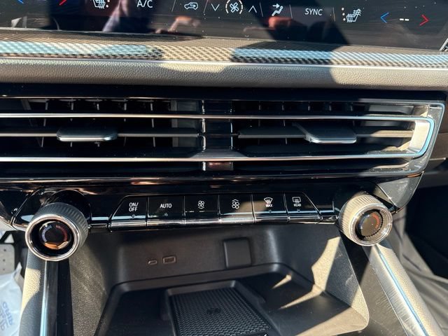 New 2027 Chevrolet Traverse Z71 w/ LPO, Floor Liner Package AWD/4WD image 27