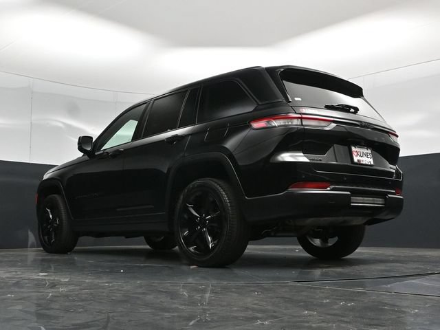 Used 2023 Jeep Grand Cherokee Limited w/ Black Appearance Package AWD/4WD image 65