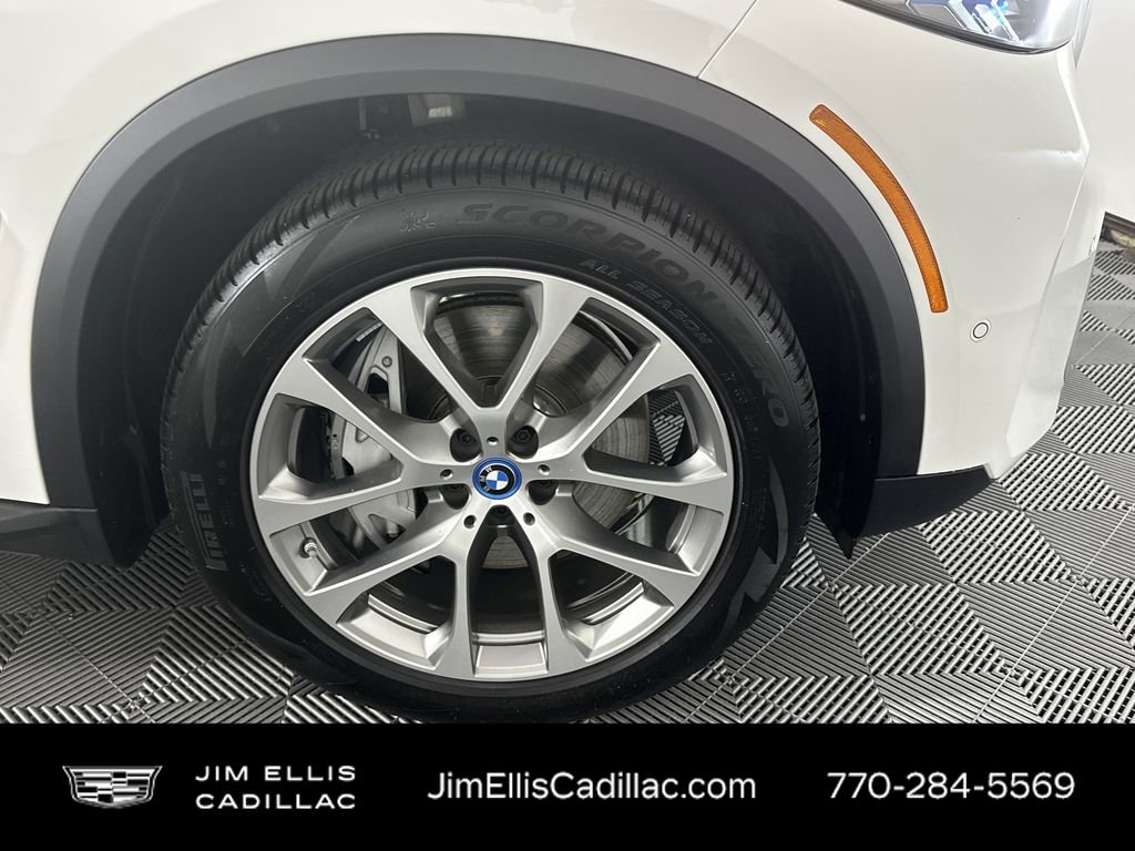 Used 2025 BMW X5 xDrive50e image 11