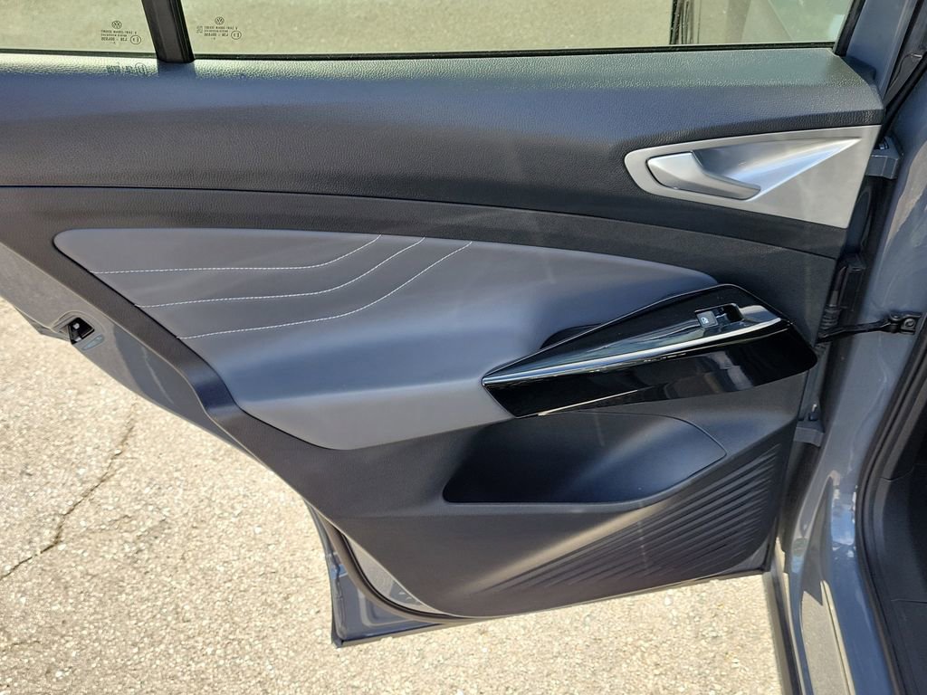 Used 2024 Volkswagen ID.4 S image 9