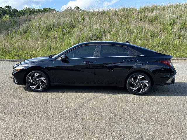 New 2025 Hyundai Elantra Limited image 2
