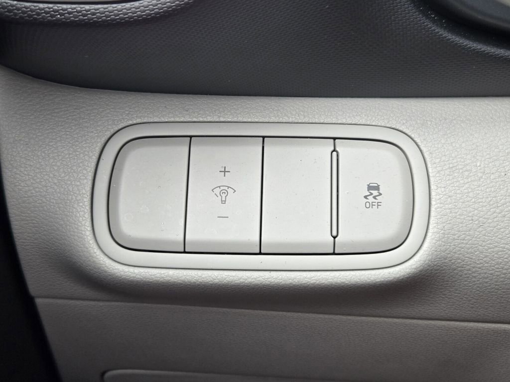 Certified 2024 Hyundai Venue SEL FWD image 29
