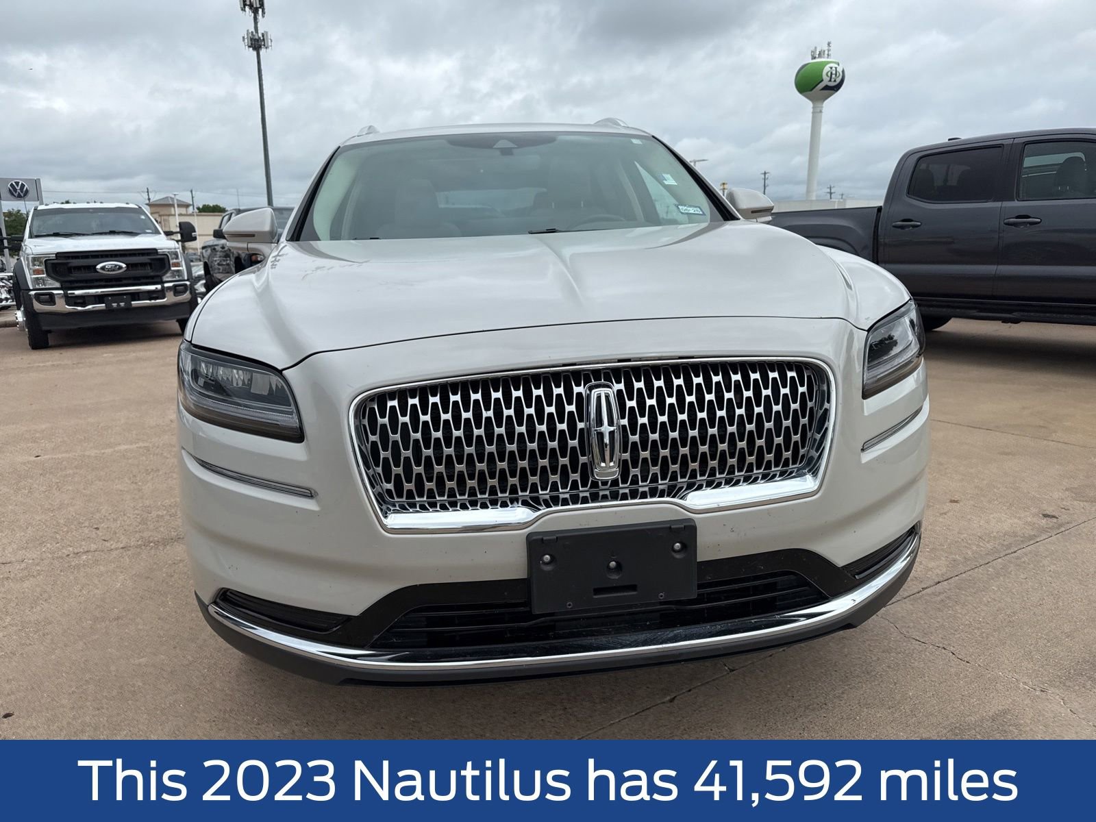 Used 2023 Lincoln Nautilus Reserve w/ Luxury Package AWD/4WD image 2