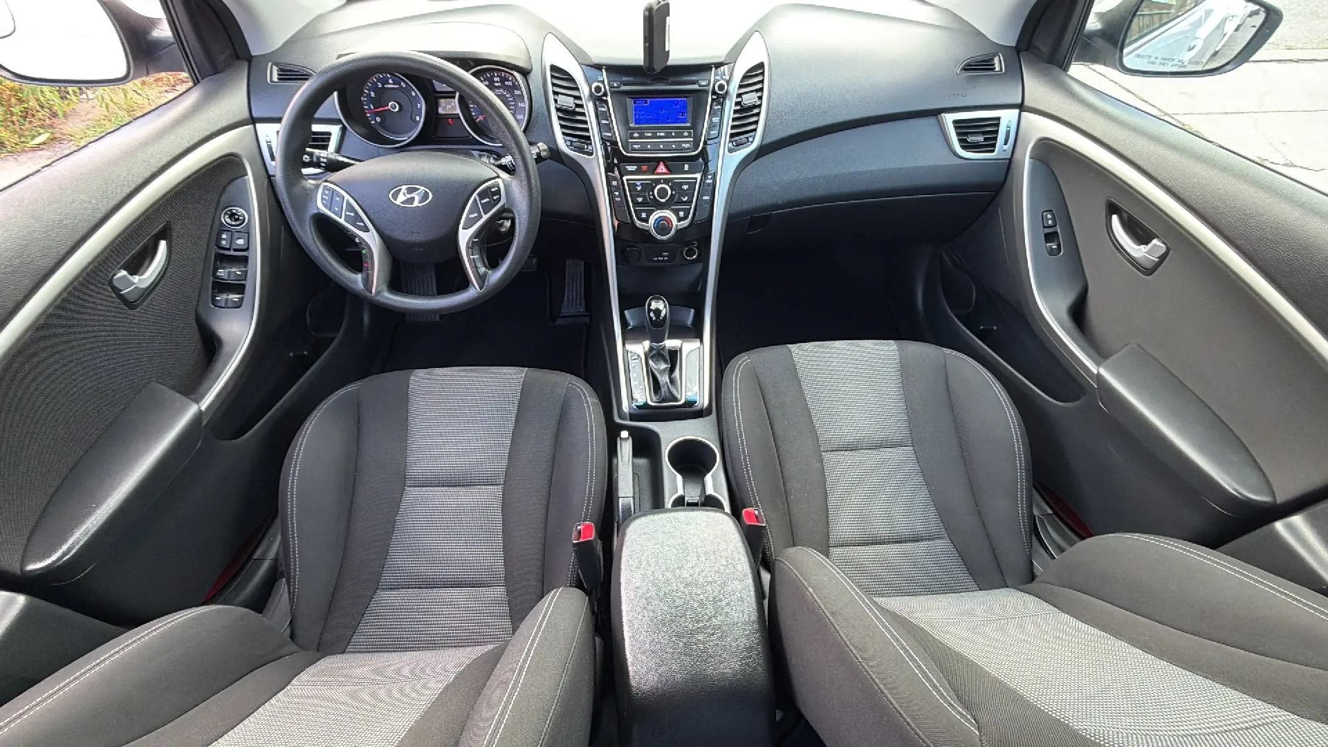 Used 2017 Hyundai Elantra GT FWD image 29