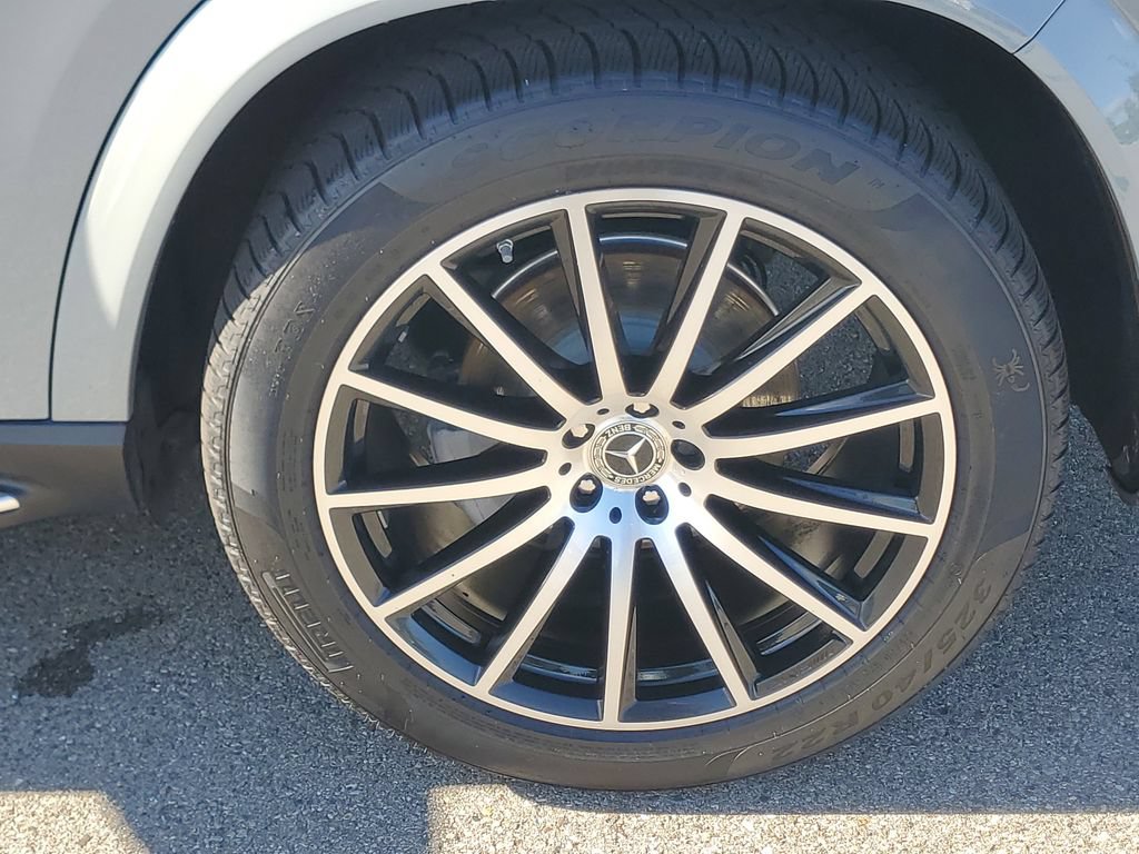 Used 2024 Mercedes-Benz GLS 580 4MATIC image 6