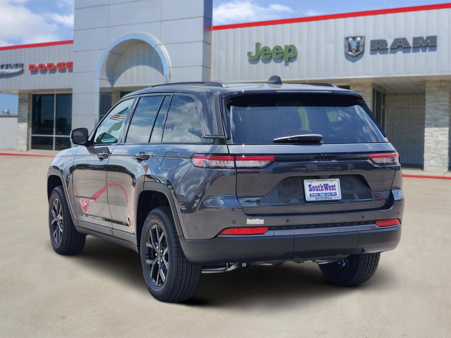 New 2026 Jeep Grand Cherokee Altitude AWD/4WD image 4