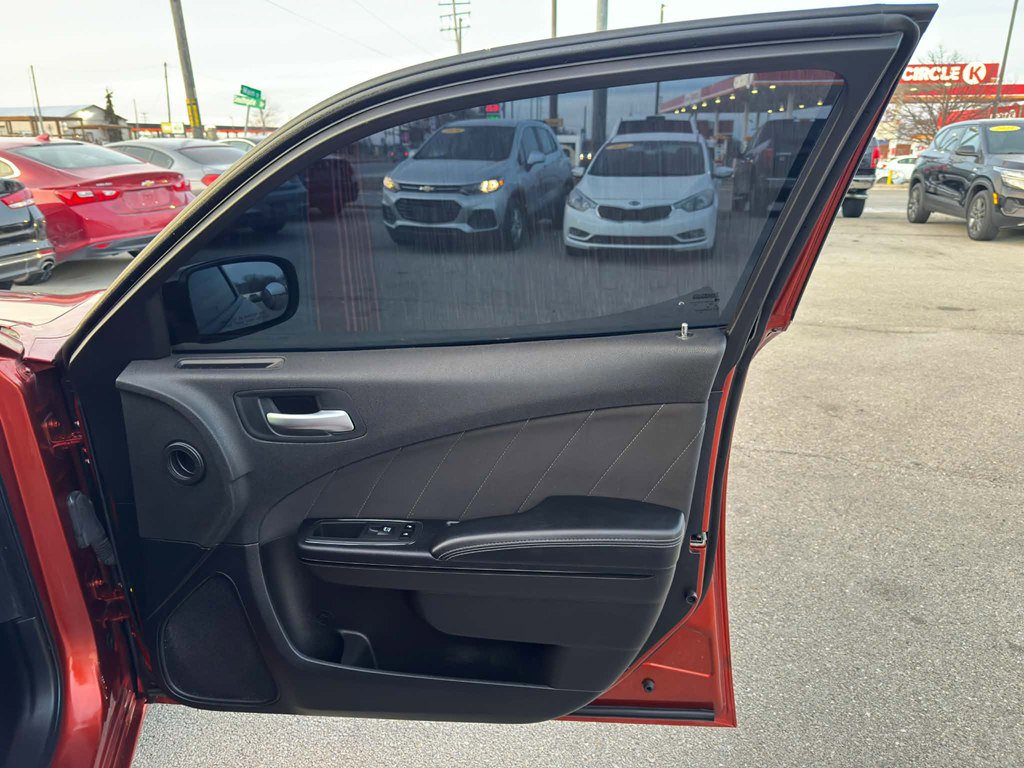 Used 2021 Dodge Charger SXT w/ Blacktop Package image 25