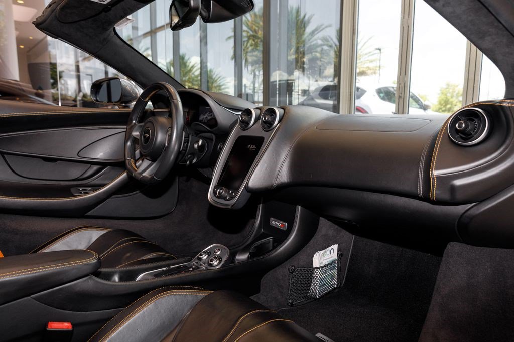 Used 2019 McLaren 570S Spider RWD image 12