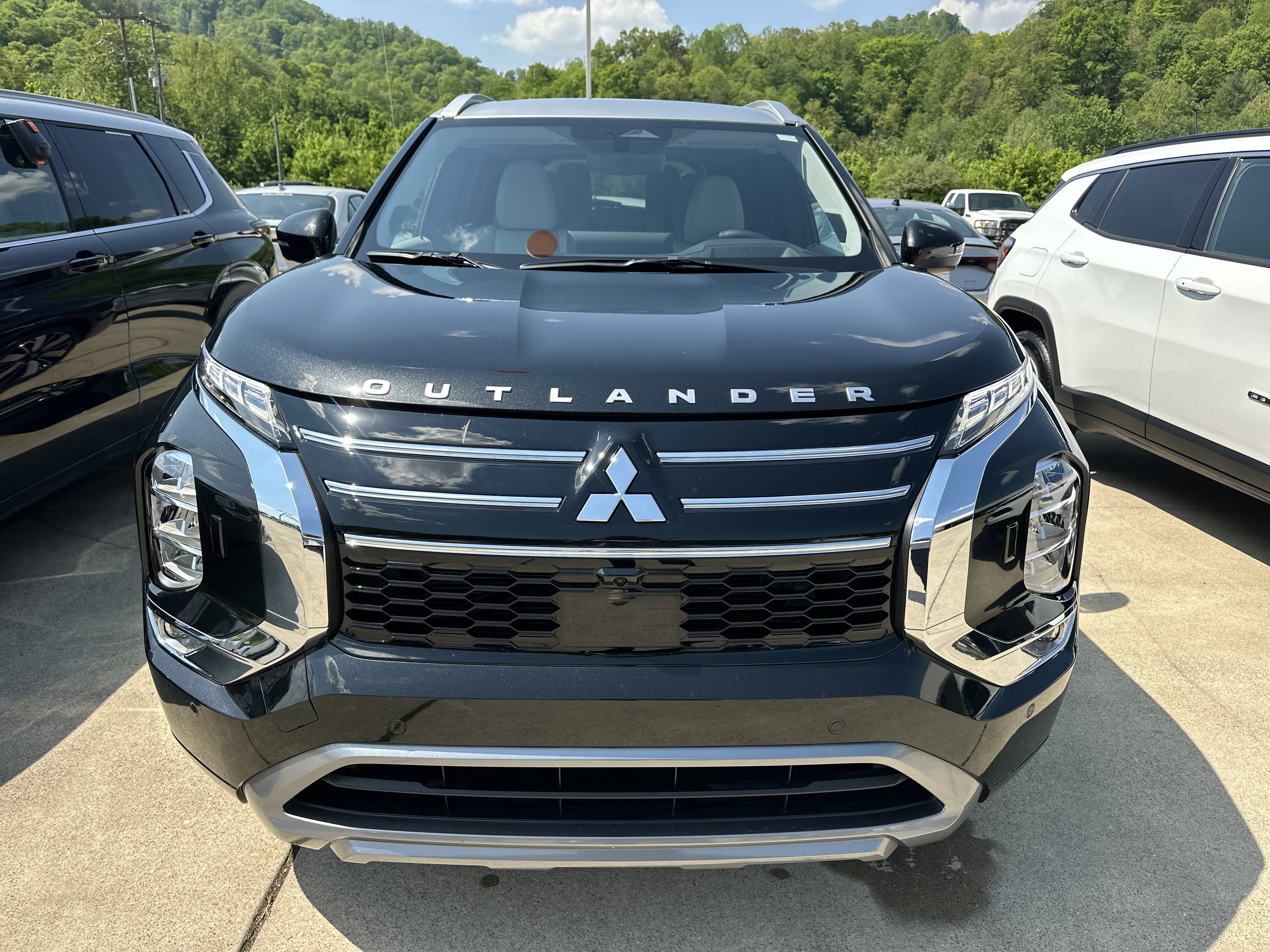 Used 2025 Mitsubishi Outlander AWD image 7