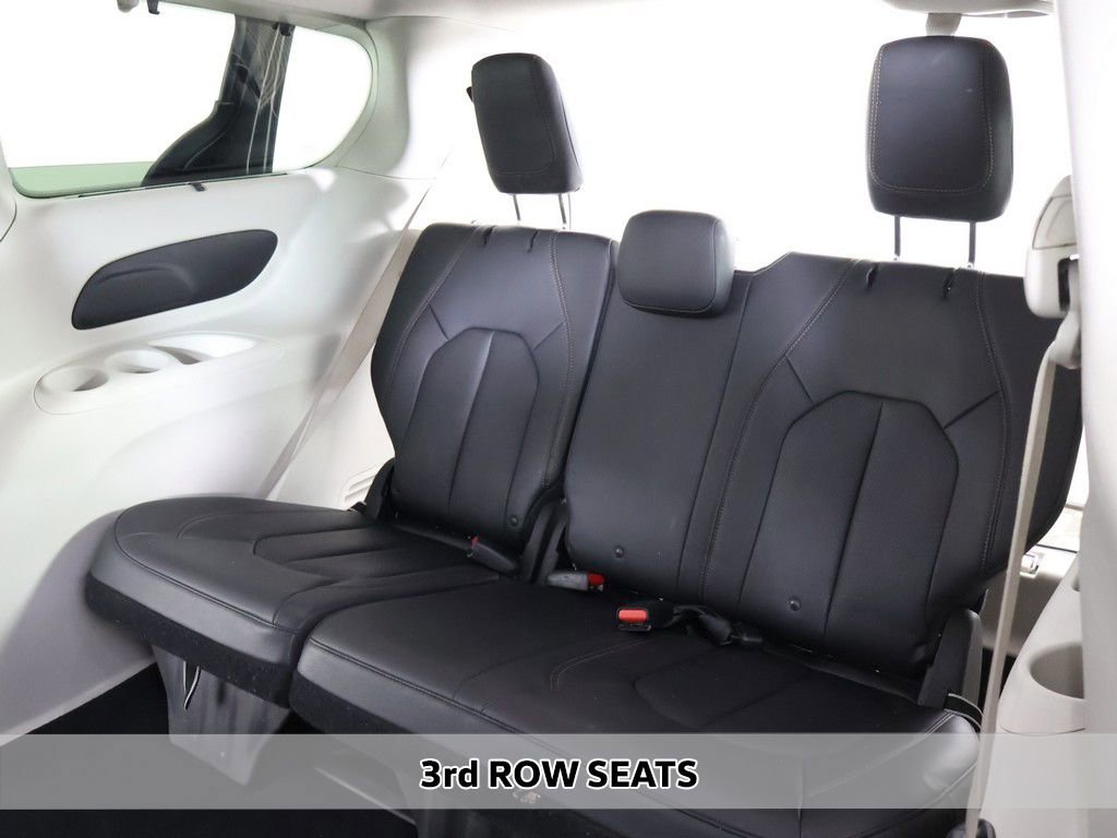 Used 2018 Chrysler Pacifica Touring-L FWD image 7