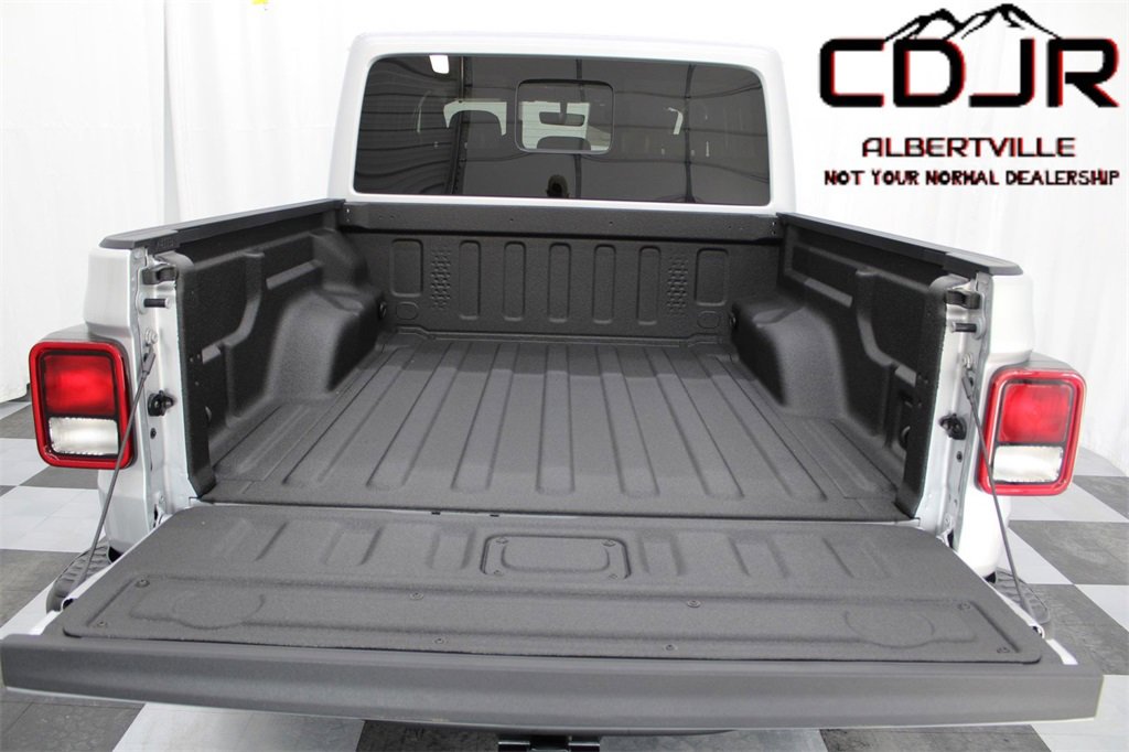 Used 2023 Jeep Gladiator Rubicon w/ Cold Weather Group image 8