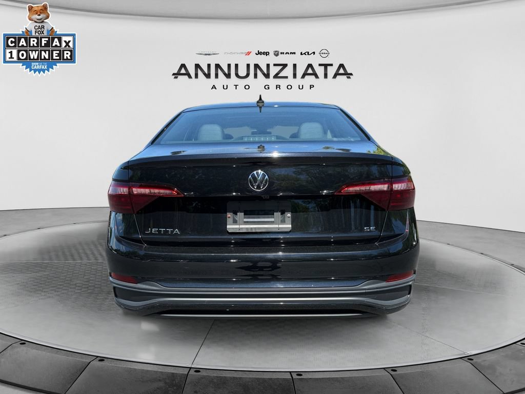 Used 2024 Volkswagen Jetta SE FWD image 4