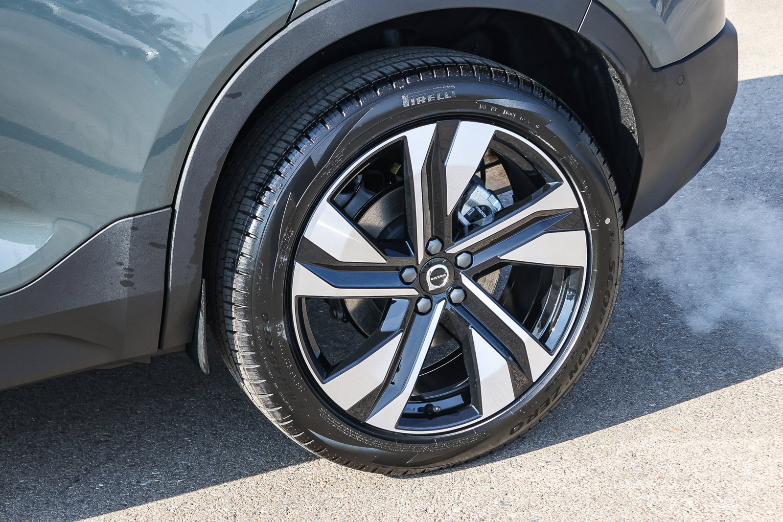 Used 2026 Volvo XC40 B4 Plus w/ Climate Package FWD image 10