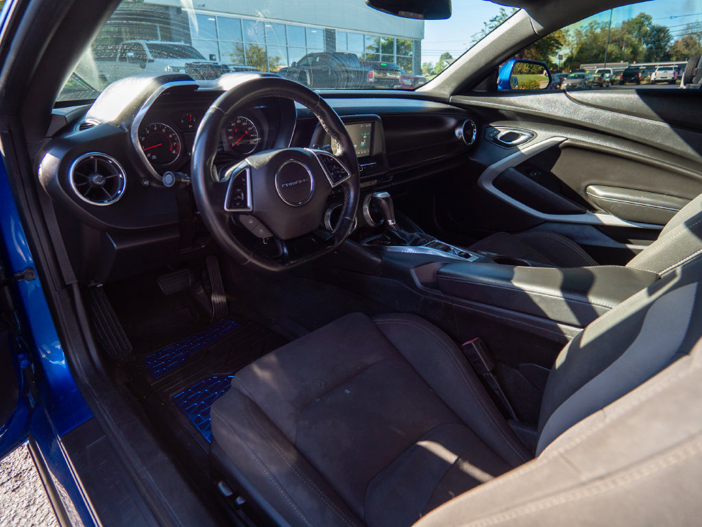 Used 2018 Chevrolet Camaro LT RWD image 10