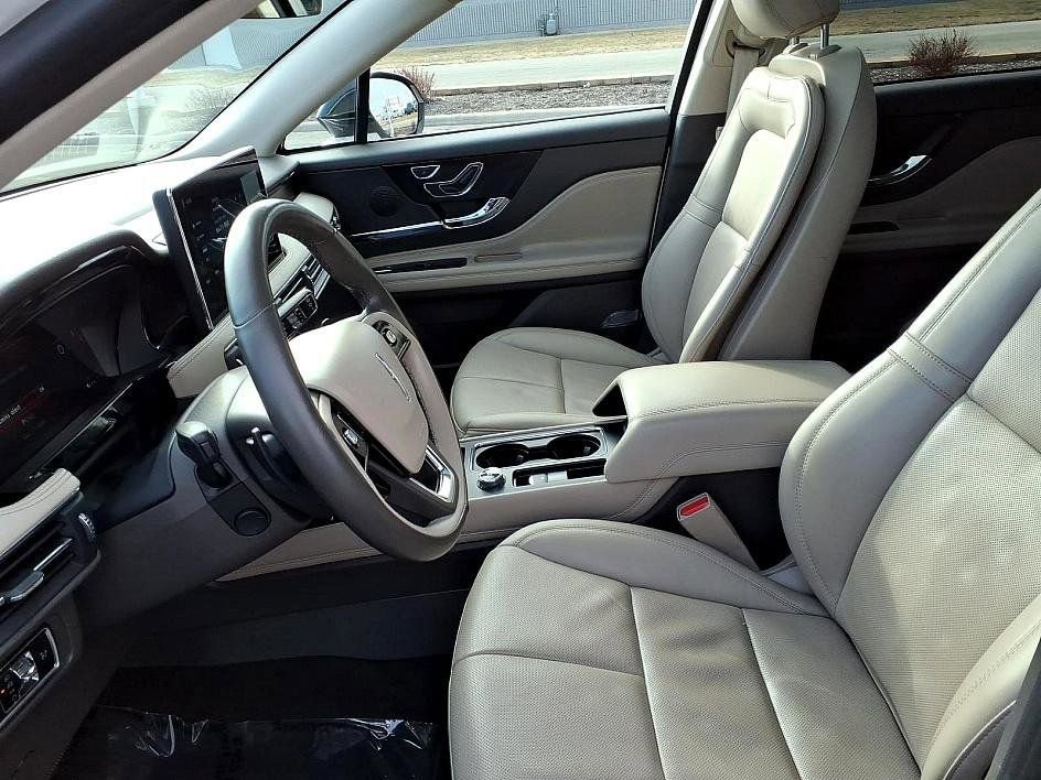 Used 2023 Lincoln Corsair Reserve w/ Equipment Group 201A image 15