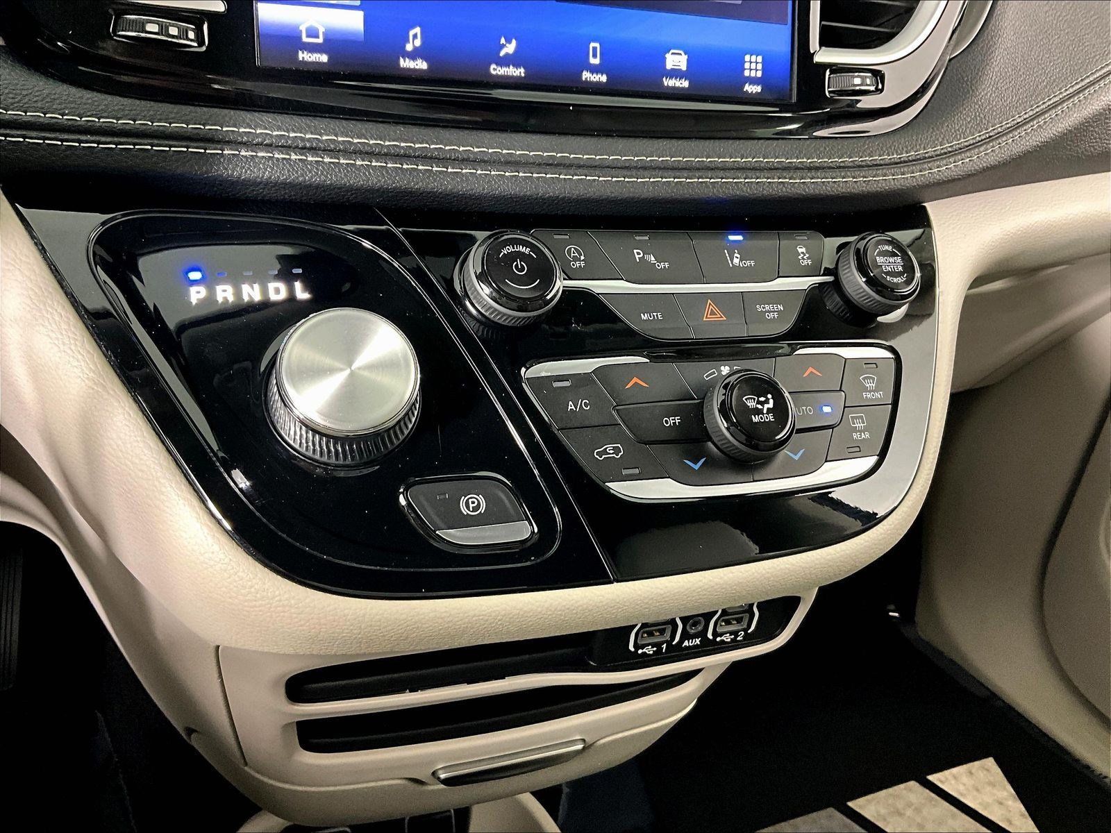 Used 2021 Chrysler Pacifica Touring-L FWD image 15