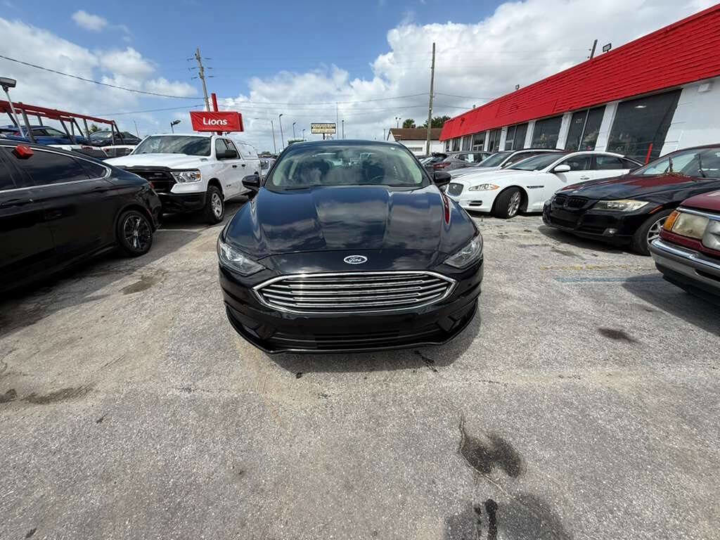 Used 2017 Ford Fusion SE FWD image 1