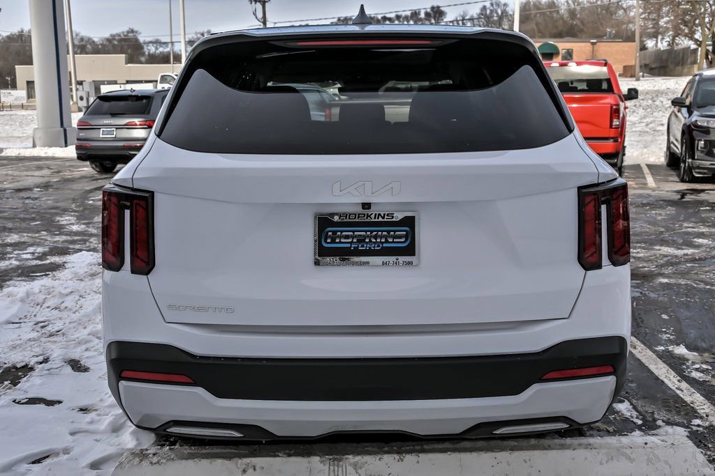 Used 2025 Kia Sorento LX image 7