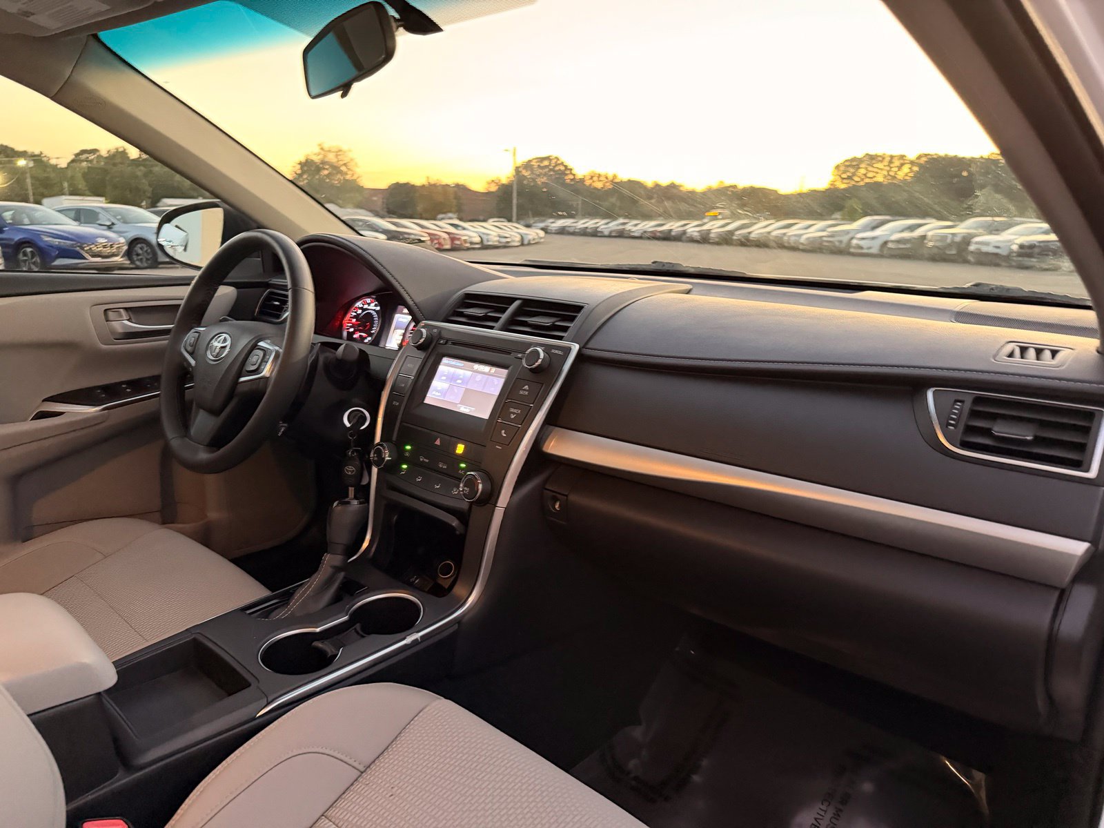Used 2016 Toyota Camry SE FWD image 23