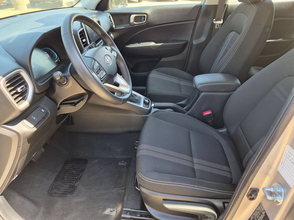 Used 2025 Hyundai Venue SEL FWD image 24