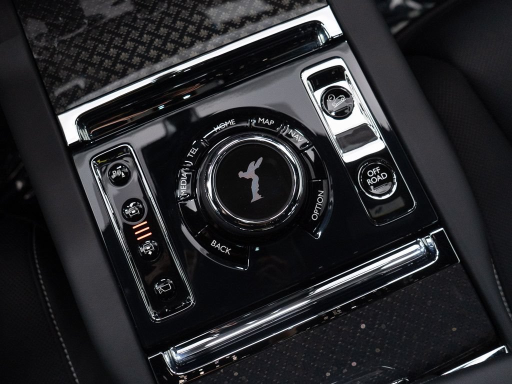 Certified 2026 Rolls-Royce Cullinan Black Badge AWD/4WD image 40
