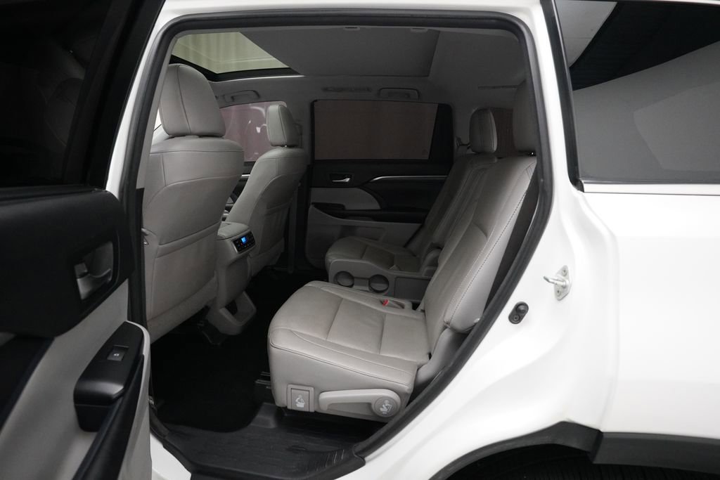 Used 2018 Toyota Highlander Limited Platinum image 16