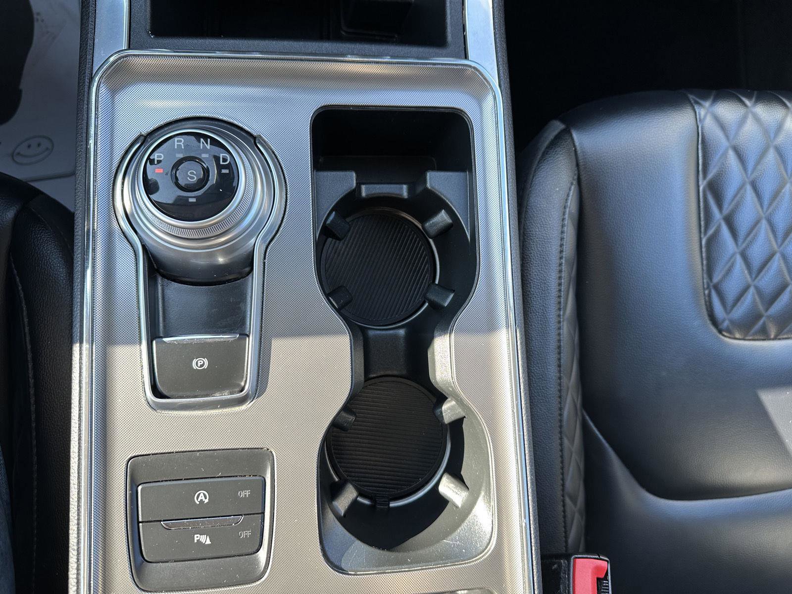 Used 2024 Ford Edge Titanium image 34