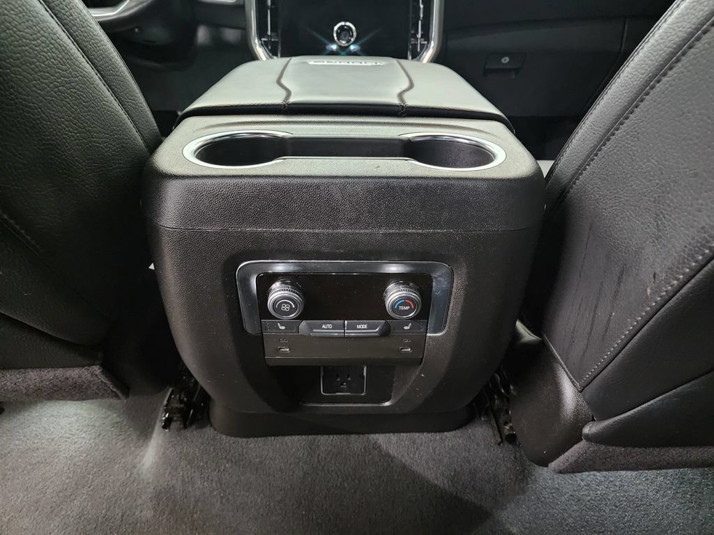 Used 2025 GMC Yukon Denali AWD/4WD image 27