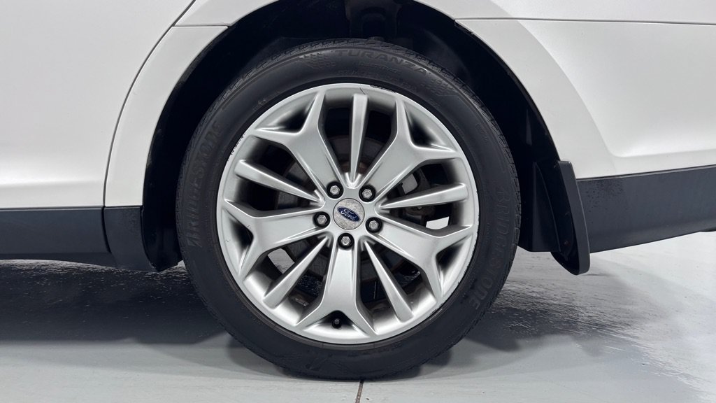 Used 2016 Ford Taurus Limited FWD image 32