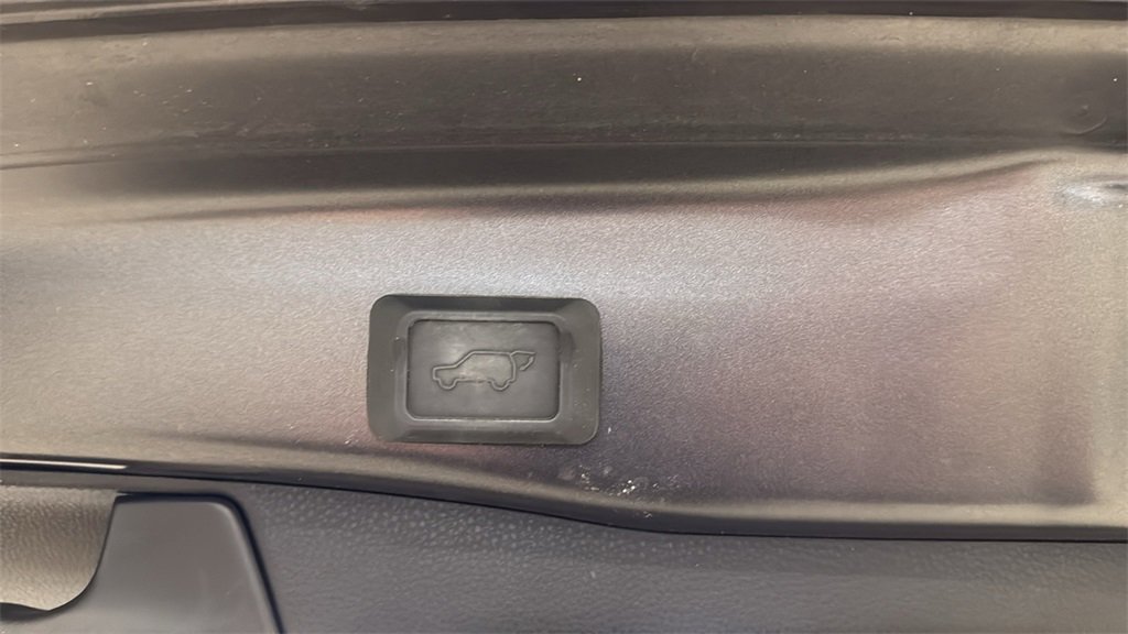 Used 2019 Toyota RAV4 XLE Premium image 17