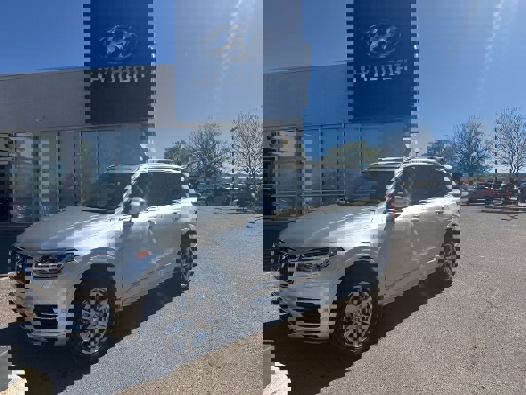 Used 2016 Volvo XC90 T8 Momentum w/ Vision Package image 1